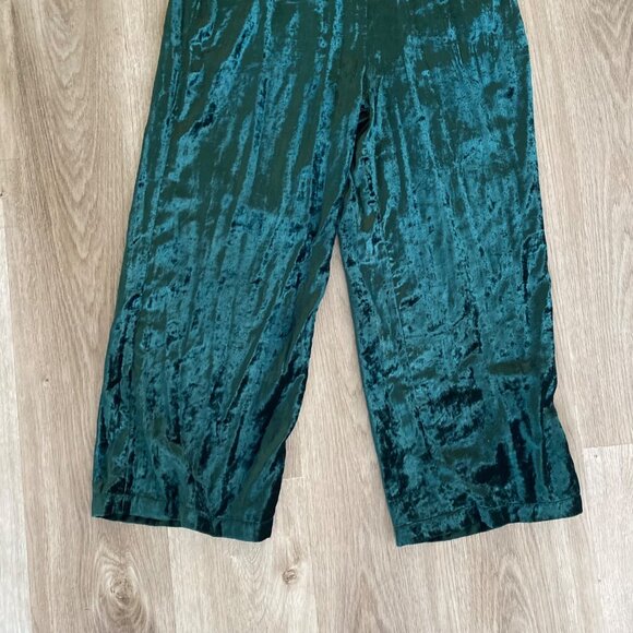 Samantha Pleet Velvet Jumpsuit Green St. Patrick's Day - Picture 3 of 10